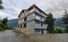 Hotel Phalguni Regency Manali 3*